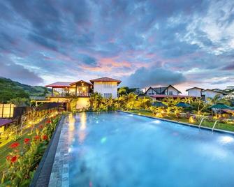 Fox Resorts Kandy - Kandy - Pool