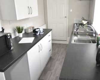Townhouse @ 32 Penkhull New Road Stoke - Stoke-on-Trent - Cucina