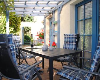 Apartment Gänseblümli, 1500 m from the Müritz, in an idyllic village location - Gotthun - Innenhof