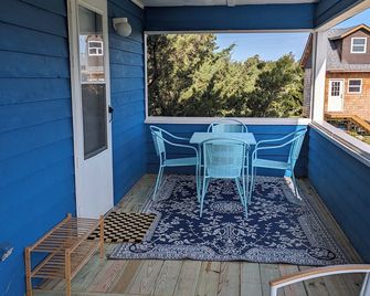 New Listing! Cozy, Cool Beach Box. Quick Walk To The Beach! - Rodanthe - Balkon