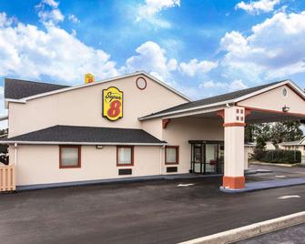 Super 8 by Wyndham Florence - Florence - Building