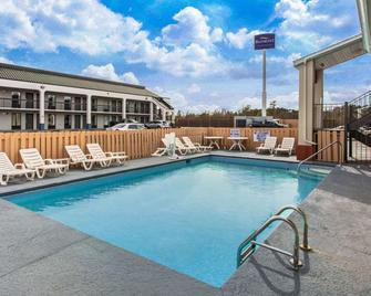 سوبر 8 باي ويندام فلورينس - فلورنس - حوض السباحة