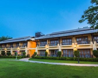 Baan Talay See Cream Resort - Samut Songkhram - Building