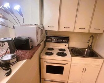 Millpond Basement Units - Richmond Hill - Keuken