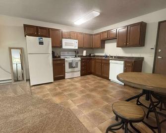 Full Kitchen|Wshr/Dryr|Balcony|Quiet Neighbrhd - Sioux Falls - Kitchen