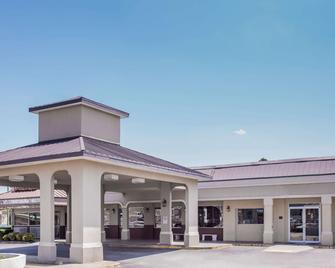 Super 8 by Wyndham Augusta - Augusta - Toà nhà