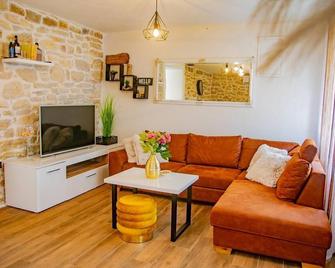 Holiday house Drnis for 1 - 5 persons with 2 bedrooms - Holiday house - Drniš - Wohnzimmer