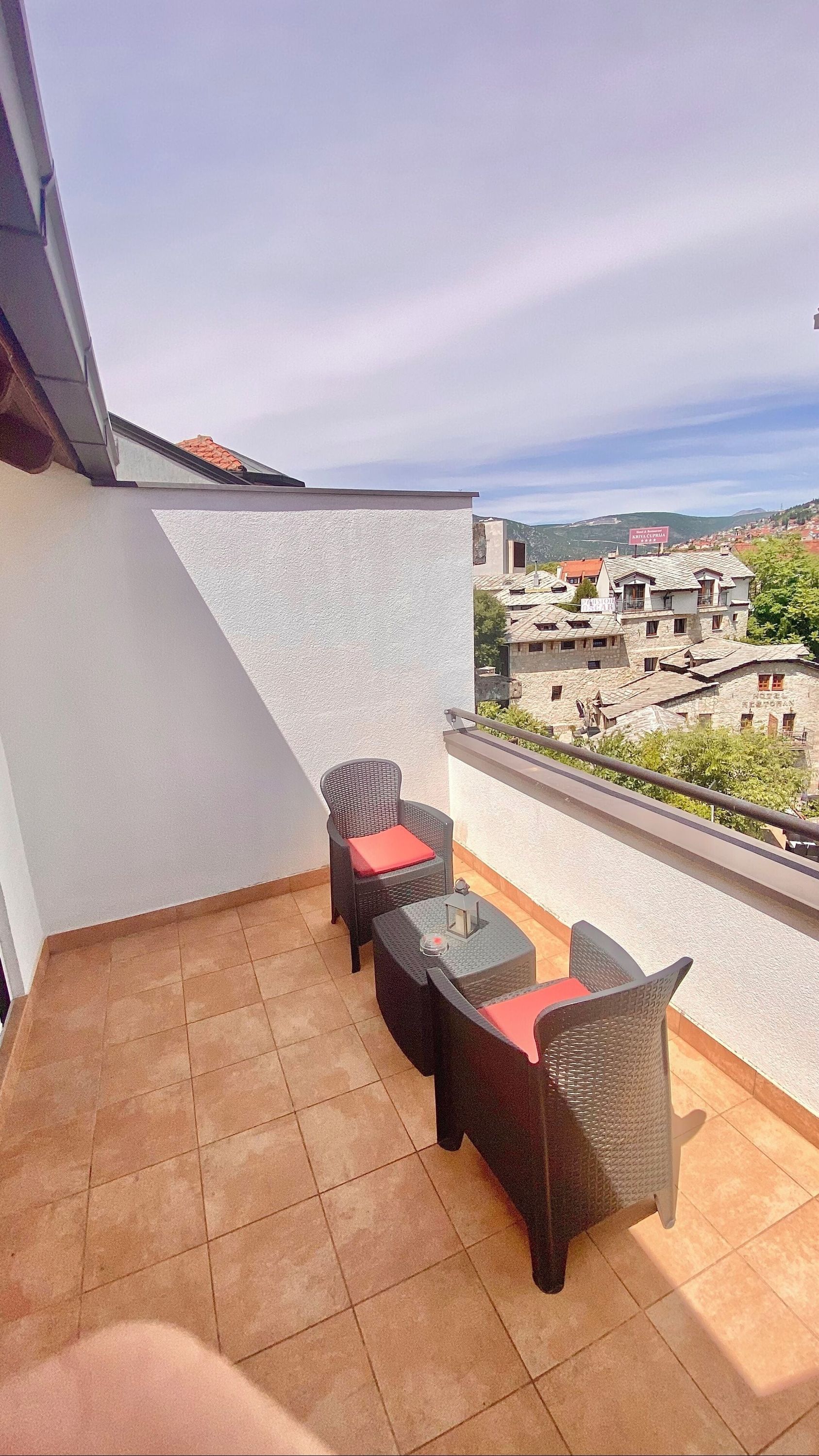 'Villa Deny' Boutique Hotel - With Free Parking - מוסטר - מרפסת