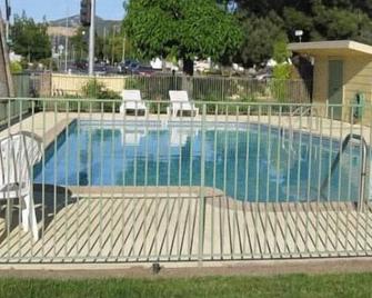 鄉村旅館 - 聖塔羅沙 - 聖羅莎 - 游泳池