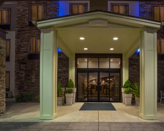 Holiday Inn Express & Suites Newport By IHG - Newport - Rakennus