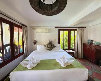 Coco Palace Resort - Rawai - Bedroom