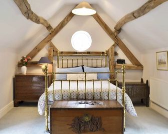 2 bedroom accommodation in Aston Cantlow, near Stratford - Henley-in-Arden - Bedroom