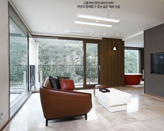 파인포레스트 정선알파인 리조트 - 정선 - 거실