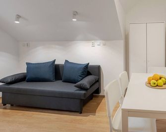 د د بوتيك أبارتمنتس - كلوج نابوكا - غرفة معيشة