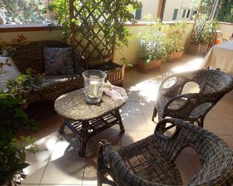 Hotel Ristorante La Bettola - Sasso Marconi - Patio