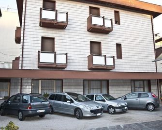Hotel Villa dei Fiori - Bellaria-Igea Marina - Building