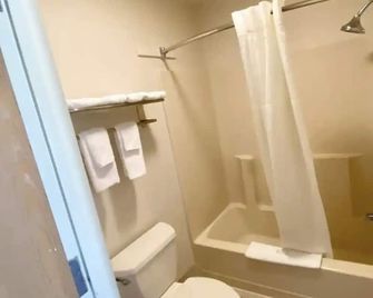 Hibiscus Inn & Suites - Absecon - Bathroom