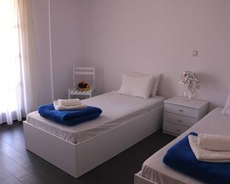 Hotel Theopisti - Ouranoupoli - Schlafzimmer