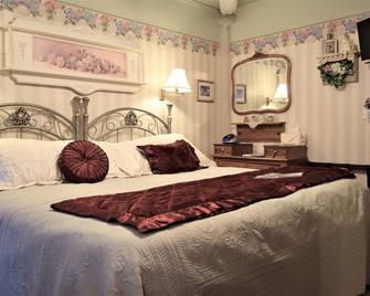 Franklin Street Inn Bed & Breakfast - Appleton - Bedroom