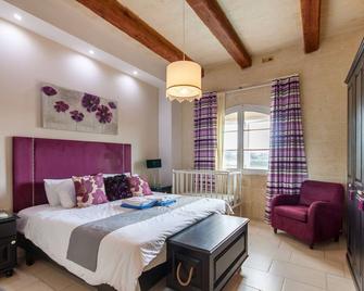 Twilight Gozitan Farmhouse With Pool, L-Għasri Gozo, Malta - Għasri - Habitación