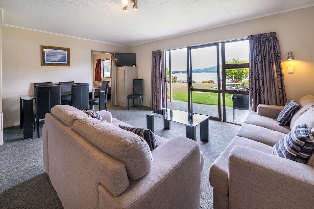 Lakeside Motel & Apartments - טה אנאו - סלון