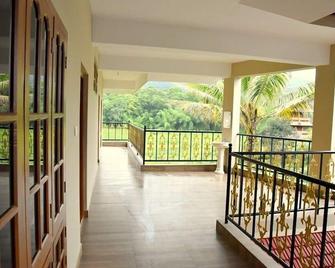 Jungle Palace Homestay - Thekkady - Balkon