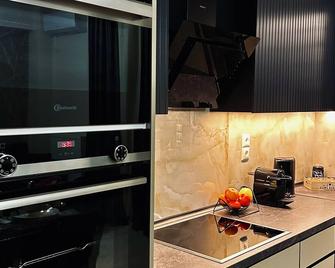 Nadia's Luxury Apartment - Larissa - Kitchen