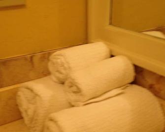 Casa Royale Guest Apartment - Kingston - Servicio de la habitación
