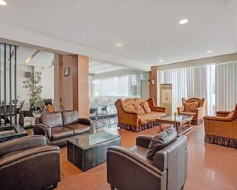 Townhouse Oak Padang Near Rth Imam Bonjol - Padang - Salon