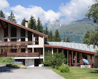 Auberge de Jeunesse HI Séez - Séez - Building