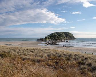 Spacious Large Modern Apartment In Fantastic Location - Mount Maunganui - Beach