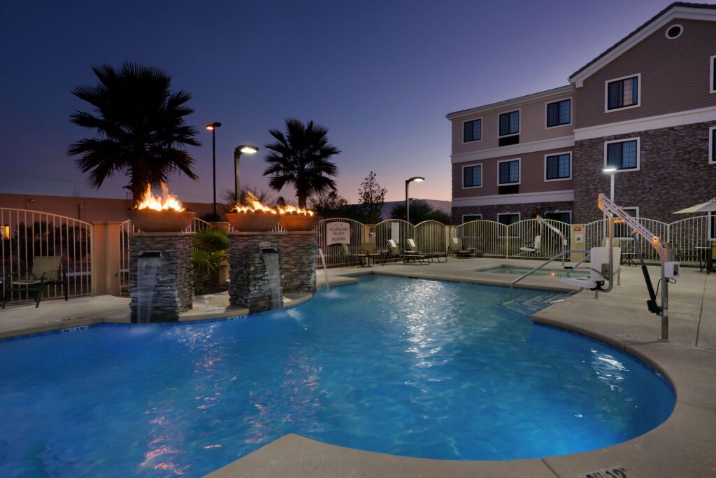 Staybridge Suites Tucson Airport By IHG - טוסון - בריכה