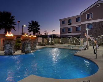 Staybridge Suites Tucson Airport By IHG - טוסון - בריכה