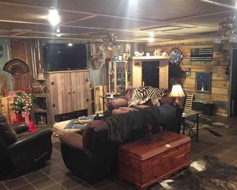 Serenity Acres Sanctuarys Luxury Lodge - McAlester - Sala de estar