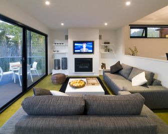 Saltus Luxury Accommodation - Hepburn Springs - Wohnzimmer