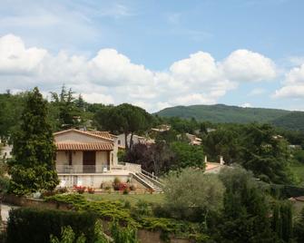 Couiza, near Carcassonne, high spec, luxury house, sleeps 8 with pool. - Couiza - Vista del exterior