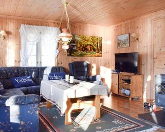 Pet Friendly Home In Lyngdal - Lyngdal - Sala de estar