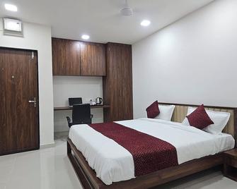 Daze Off Studio house - Bhuj - Bedroom