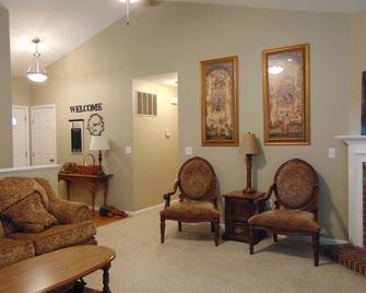Keystone Land Between Creation And Ark House - Florence - Living room