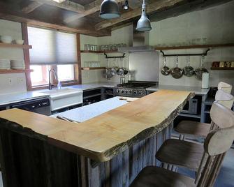 Breathtaking Views of Yellowstone on the Yellowstone River in a Luxury Lodge! - Gardiner - Cuisine