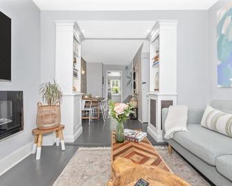 Rare Find! Boutique Style Townhouse on the Creek! - Frederick - Living room