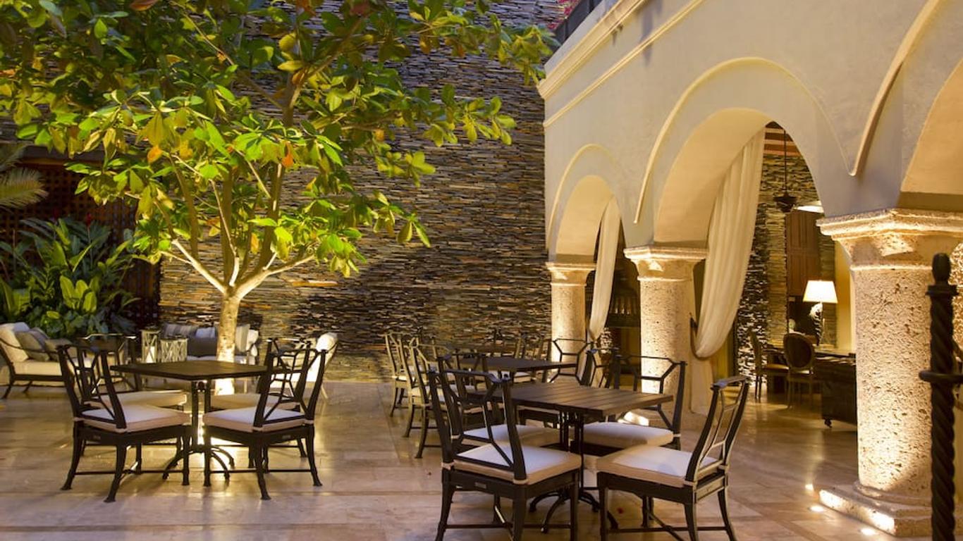 Bastión Luxury Hotel