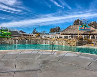 Lake Access & Resort Perks: Margaritaville Home - Osage Beach - Piscina