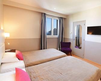 Hotel Restaurant Christophe Colomb - קאלבי - חדר שינה