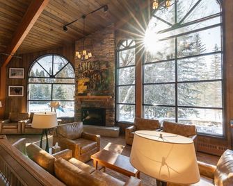 Great Location! Cozy Charming Lake Louise Getaway - Lake Louise - Lounge