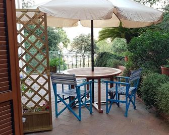 Le pavoncelle blu - Nuoro - Patio
