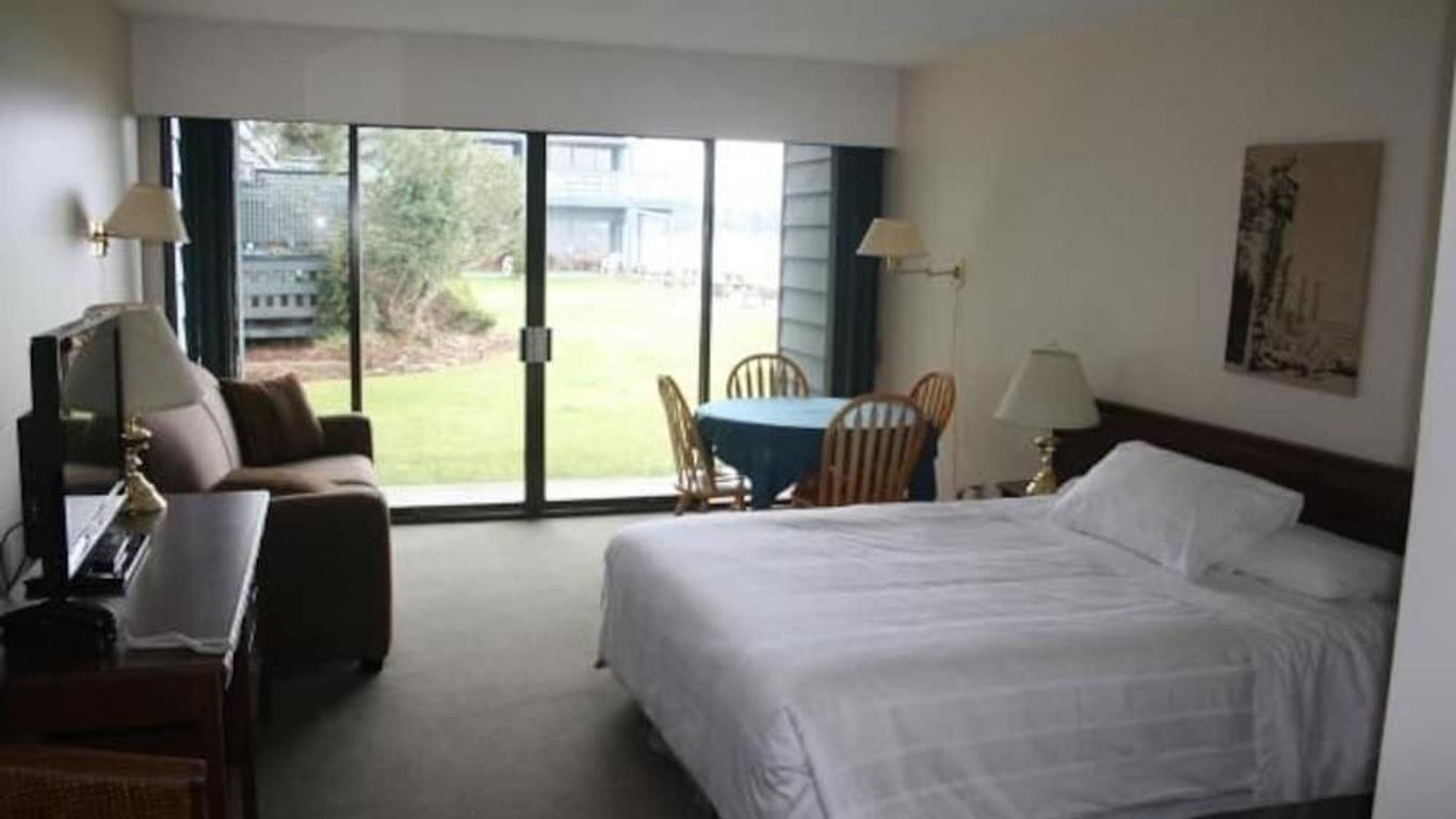 Sand Pebbles Inn
