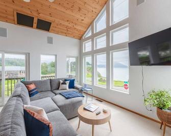 #stayinmydistrict Ocean Overlook - Port Orford - Sala de estar