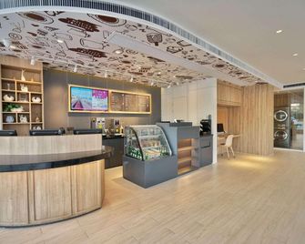 Hanting Premium Hotel Nanjing Xianhemen - Nanjing - Front desk