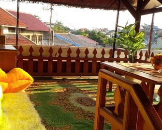 Privatehome,breakfast,wifi Near Pasteur - Bandung - Patio